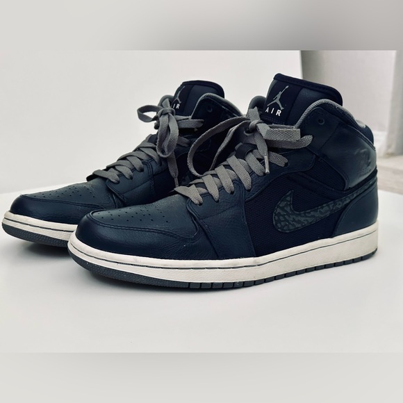 Nike Men's Dark Blue and Gray Sneakers - Picture 1 of 3